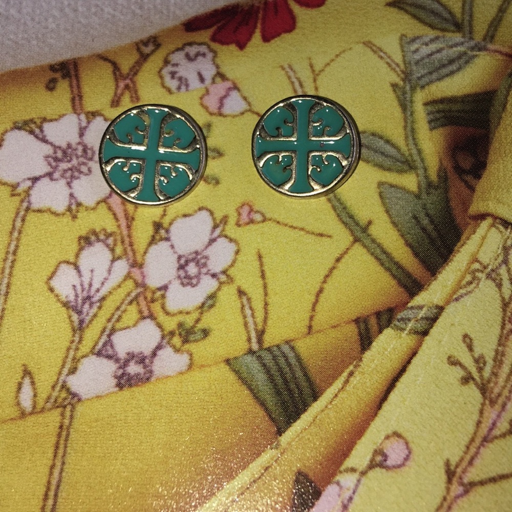 Mint green round earrings NWT